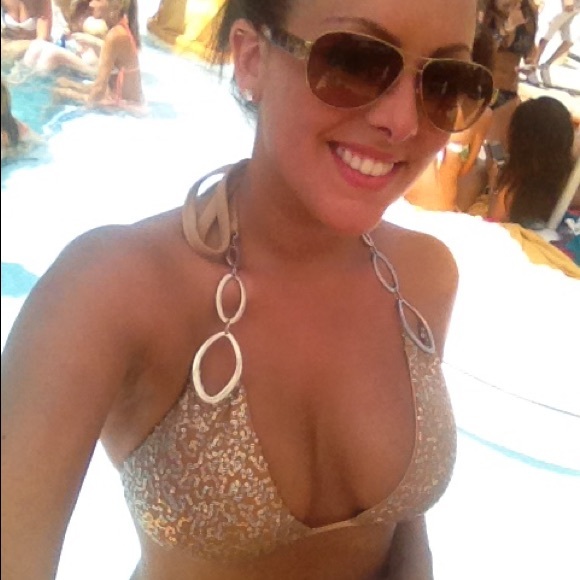 Meet Your Fellow Posher!! ❤️ - Picture 4 of 5